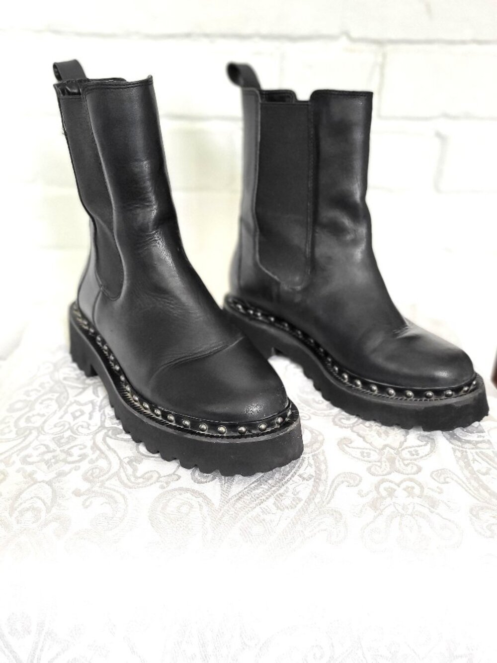 Vince Camuto Leather Mid Chelsea Boots Meendey Black size 8/38.5